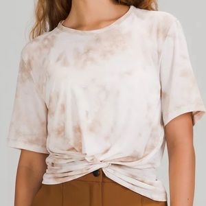 Lululemon crescent tee NWOT size 4